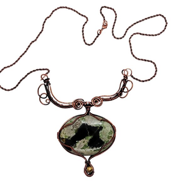 Wire wrapped copper necklace green stone - Picture 2 of 5